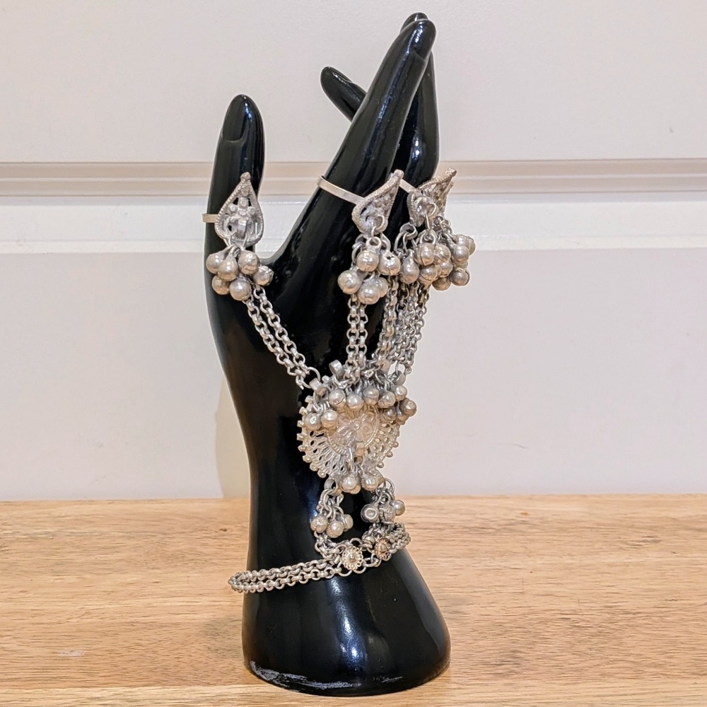 NWT Beckwoman Oxidized Silvertone Chain Bracelet with Rings Hathphool - Picture 7 of 7